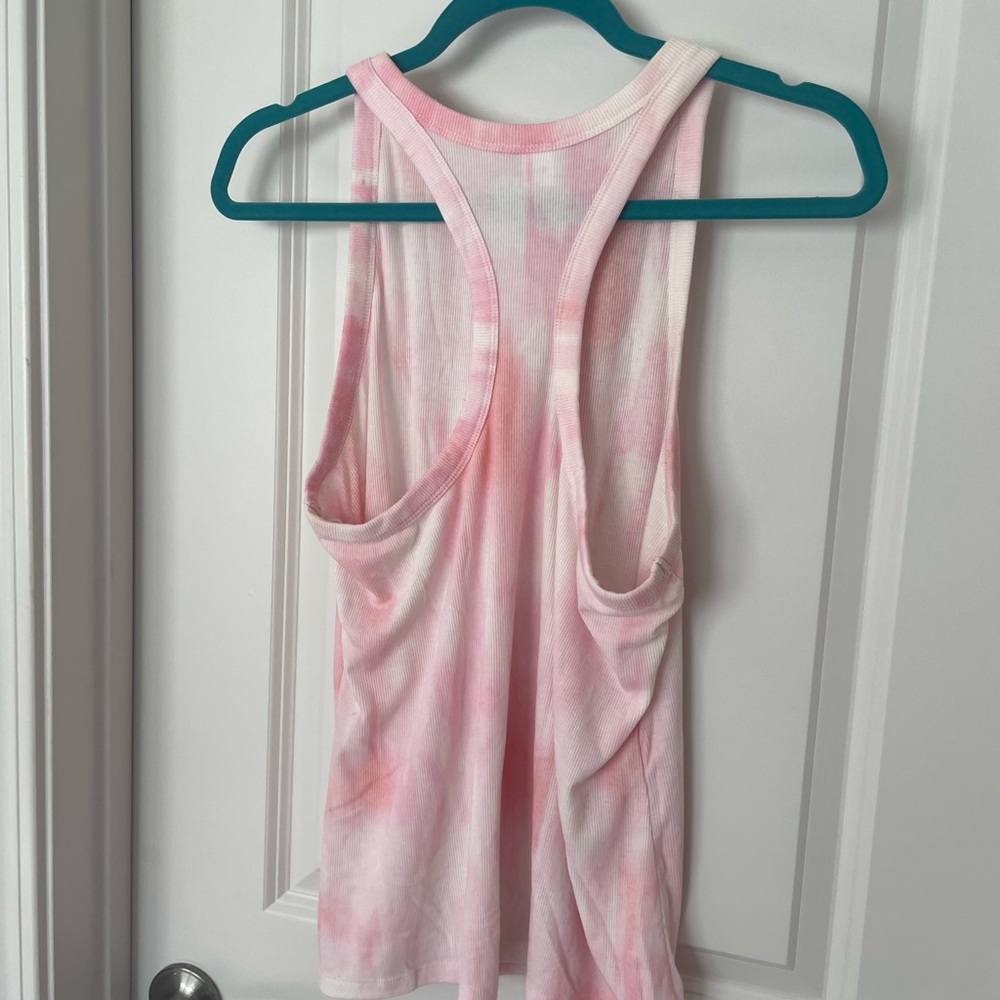 Old Navy Active - Ultra Light Ribbed Tank Top - Picture 5 of 5